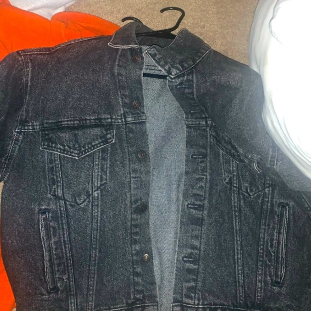 Cute black Levi’s jean jacket